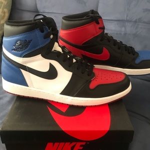 Air Jordan 1 (Top 3)